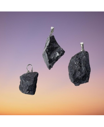 Colgante de Shunguite en Bruto