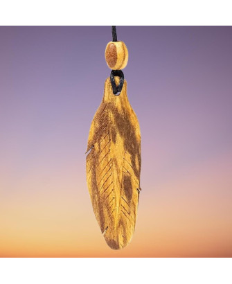 Collar con Pluma Pequeña de Palo Santo