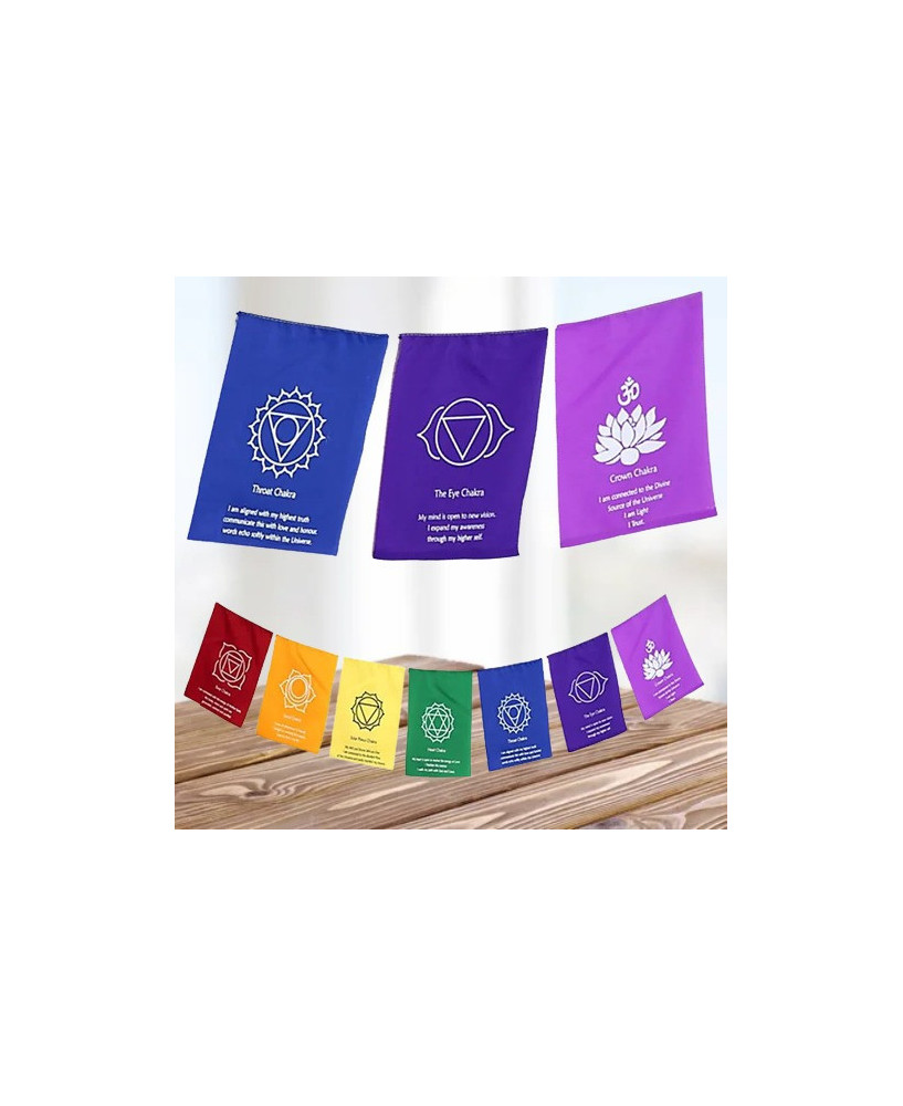 7 Banderas Chakra en Una Cuerda con Texto