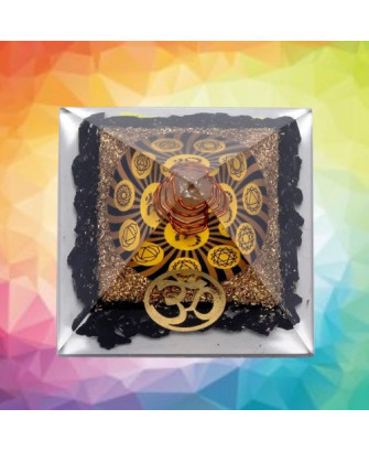 Pirámide de Orgonita con Turmalina Negra y Símbolos de los Chakras y Om